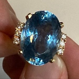 Sparkling Yellow Gold Aquamarine and Diamond Ring